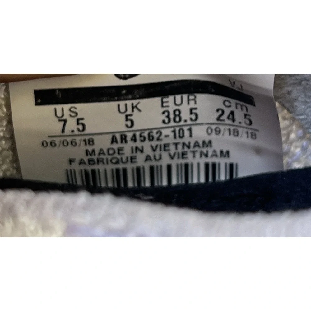 Nike Shoes Women Size 7.5 Zoom Fly Flyknit White/Black AR4562-101